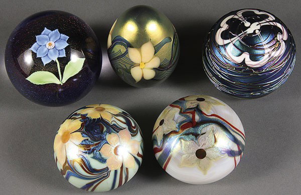 FIVE CONTEMPORARY ARTIST STUDIO PAPERWEIGHTS: FIVE CONTEMPORARY ARTIST STUDIO PAPERWEIGHTS, 20TH CENTURY. Consisting of an Orient and flume lamp work blue dahlia, an orient and flume egg shape flower on vine, a Teri Crider dated 1978, and two Ori