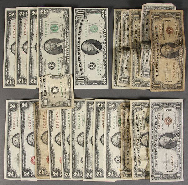 A US MIXED CURRENCY GROUP, 20TH CENTURY.: A US MIXED CURRENCY GROUP, 20TH CENTURY. Comprising a $10 crisp 1950 series note 13 two dollar notes including three 1928 series 81 dollar silver certificates to $.10 fractional notes and a $20 Union