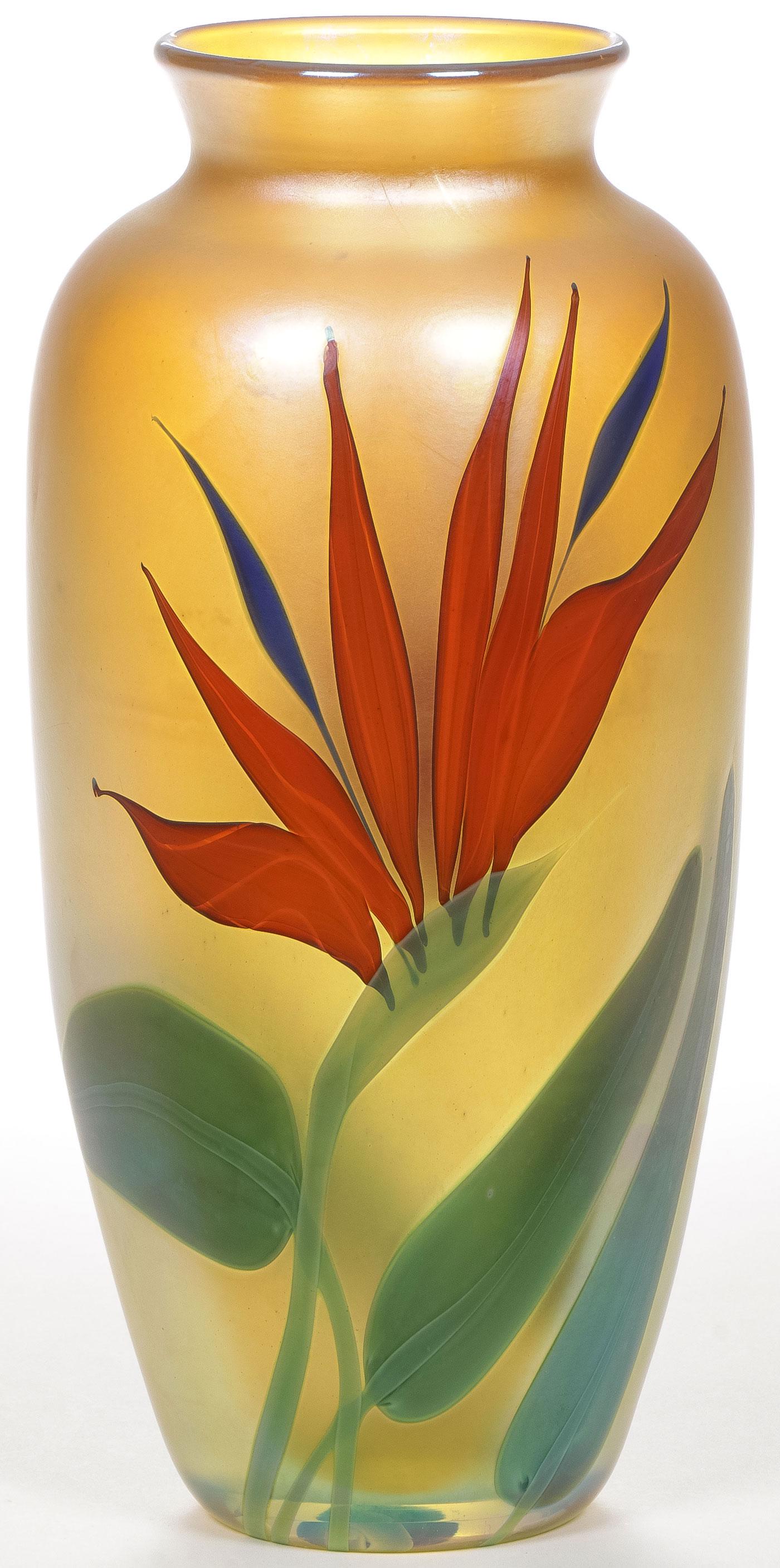 BRUCE SILLARS FOR ORIENT & FLUME IRIDESCENT VASE (1 of 3)