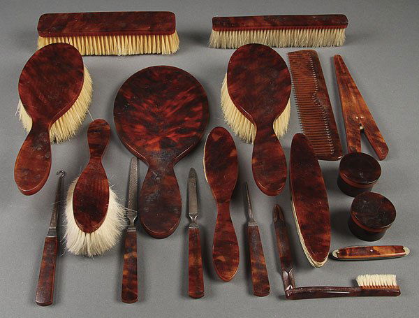 LOUIS VUITTON TORTOISE SHELL DRESSER SET: A 20-PIECE LOUIS VUITTON TORTOISE SHELL DRESSER SET, EARLY 20TH CENTURY. Comprising five various brushes, a hand mirror, comb, gloves stretcher and other personal utensils.