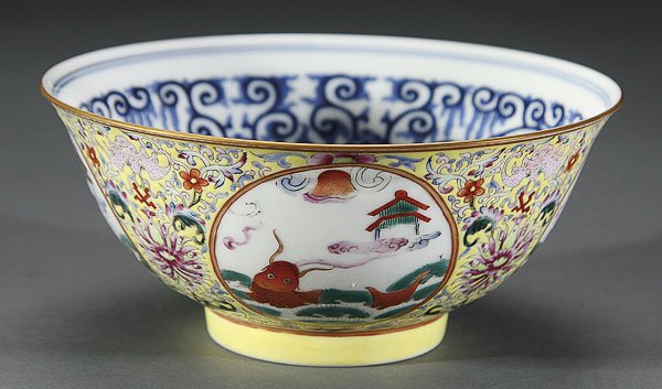 CHINESE FAMILLE ROSE YELLOW & BLUE PORCELAIN BOWL: A CHINESE FAMILLE ROSE ON YELLOW GROUND AND BLUE AND WHITE PORCELAIN BOWL. The exterior decorated with scrolling florals and bats on yellow ground with four scenic tondos depicting gold fish. The inte