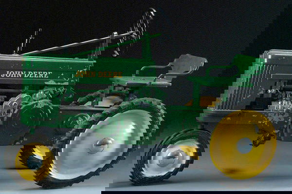 cast aluminum john deere pedal tractor