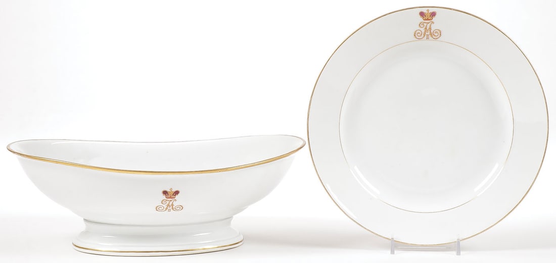 2 PIECES IMPERIAL RUSSIAN PORCELAIN TSAR ALEXANDE: 2 PIECES IMPERIAL RUSSIAN PORCELAIN TSAR ALEXANDER III Comprising a large footed serving bowl and plate from the Tsar Alexander III Farm Service, Imperial Porcelain Manufactory, St. Petersburg, c. 191