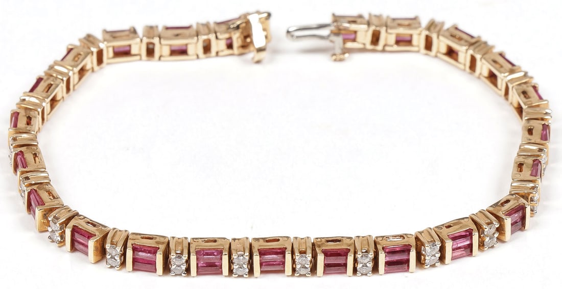 LOVELY 14K GOLD, DIAMOND, & RUBY TENNIS BRACELET (1 of 1)