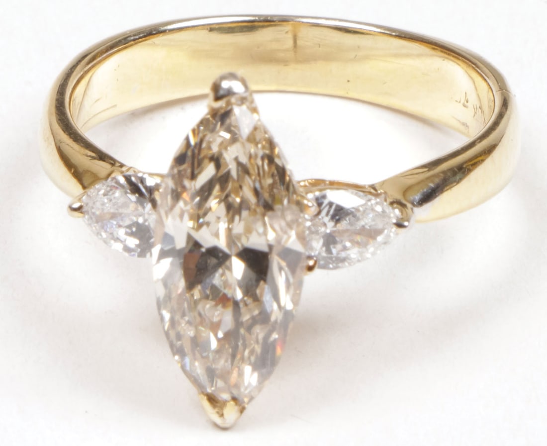 STUNNING LADIES GOLD AND 2.5CT DIAMOND RING (1 of 2)