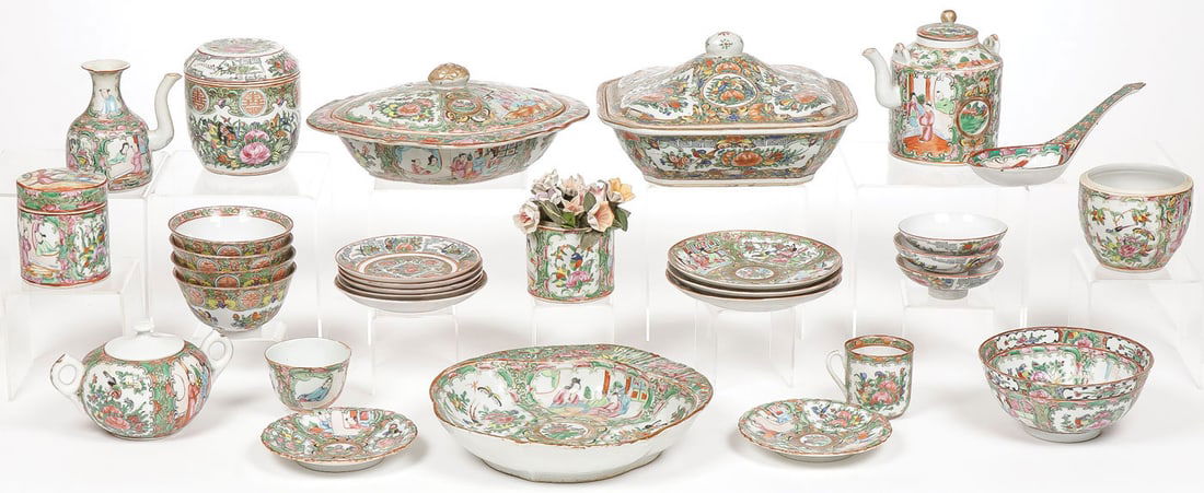 LARGE CHINESE EXPORT PORCELAIN GROUP (1 of 8)