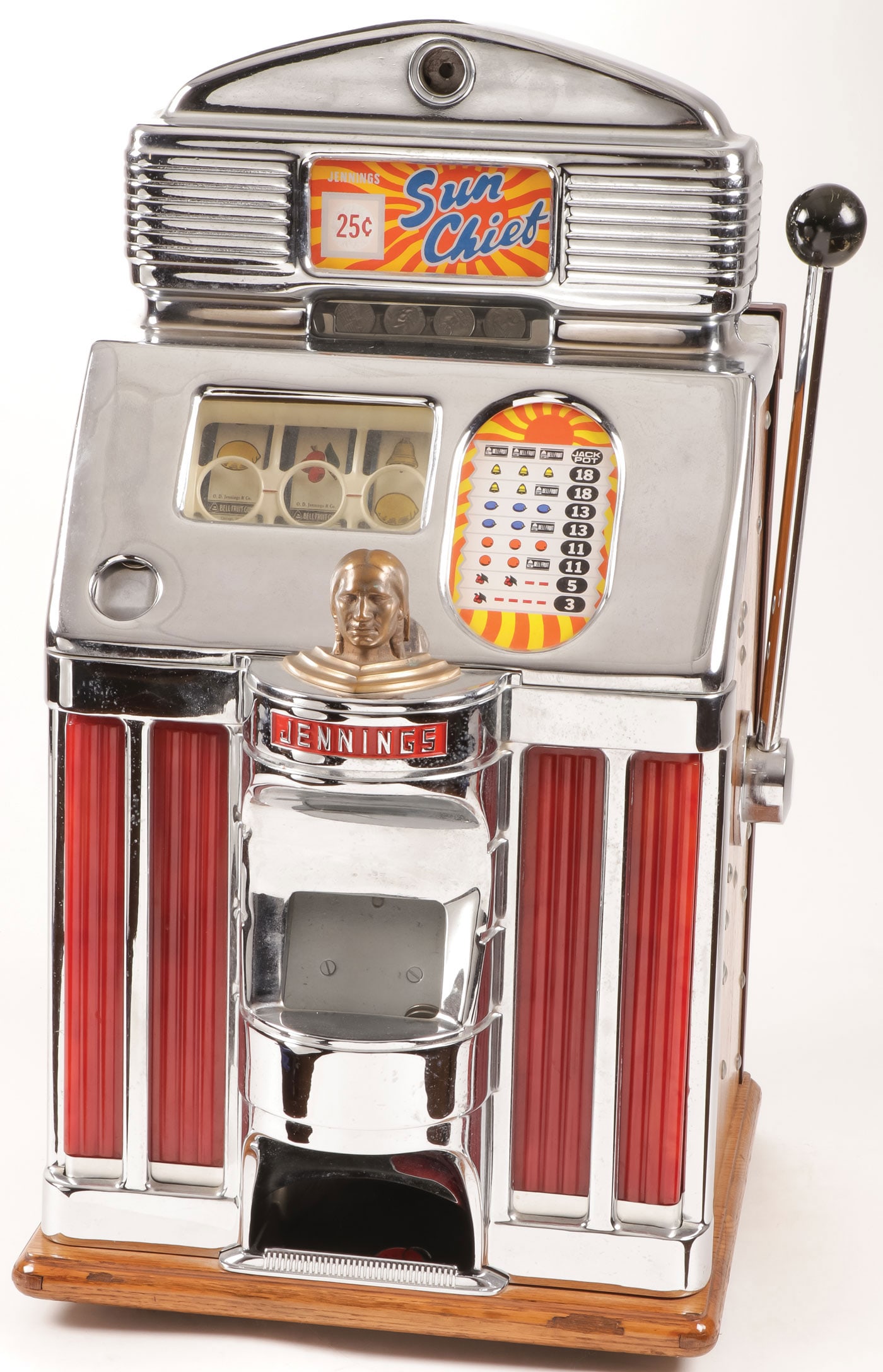 JENNINGS 25 CENT SUN CHIEF SLOT MACHINE: JENNINGS 25 CENT SUN CHIEF SLOT MACHINE Chrome and Bakelite, illuminates when plugged in. Appears complete but not operating. With key. Height 27.5 inches. LOCAL PICKUP OR THIRD PARTY SHIPPER ONLY.Pro