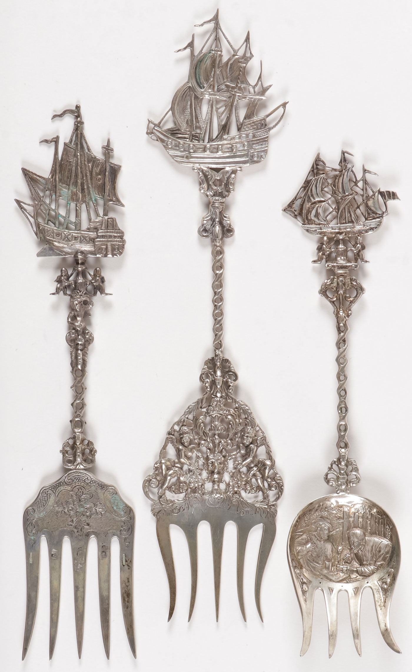 SILVER & SILVER-PLATED DUTCH SERVING FORKS C 1900: SILVER & SILVER-PLATED DUTCH SERVING FORKS C 1900 The two smaller examples test silver whereas the largest specimen (11.5 inches, 29cm) appears silver plated. SHIPPING NOTICE: Jackson's is your sole