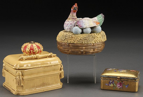 A FINE YELLOW WARE COVERED BOX, 19TH CENTURY: A FINE YELLOW WARE COVERED BOX, 19TH CENTURY. With crown form handle and scepter on lid, incised marks "LV & 43" together with a Staffordshire hen on nest and gilt porcelain dresser box with painted f