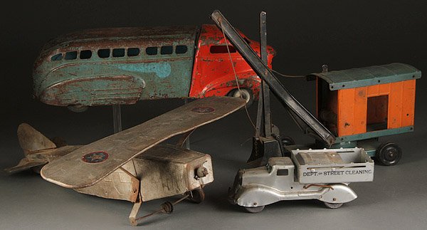 TOYS, WYANDOTTE STRUCTO AND TIP-TOP TINPLATE VINTAGE: A WYANDOTTE STRUCTO AND TIP-TOP TINPLATE VINTAGE TOY GROUP, EARLY 20TH CENTURY. Comprising a large Wyandotte stock trailer truck, a Wyandotte "street cleaning" department truck, Structo steam shovel a