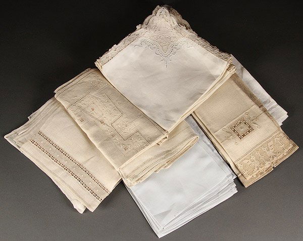 LINEN TABLECLOTHS, PLACEMATS AND DOILIES: A GROUP OF FINE LINEN TABLECLOTHS, PLACEMATS AND DOILIES, EARLY 20TH CENTURY. Including a 72 inch x 144 inch banquet tablecloth, sets of linen towels, napkins and other items with open work or croche