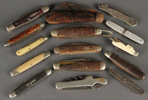 15 VINTAGE POCKET AND PEN KNIVES: 15 VINTAGE POCKET AND PEN KNIVES, LATE 19TH TO EARLY 20TH CENTURY. Comprising a Keen Kutter bottle knife with corkscrew, three Remington knives (two with bone handles, chipped blade tips) two caseD;