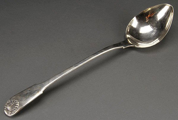 A LARGE GEORGIAN SILVER SERVING SPOON, LONDON, 182: A LARGE GEORGIAN SILVER SERVING SPOON, LONDON, 1822. Partial maker's mark probably George Smith II and Thomas Hayter, with fiddleback handle and scalloped terminal. Length 13.5 inches (34.3 cm). Weigh