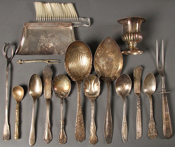 SILVERPLATE FLATWARE GROUPING: AN R. WALLACE, ROGERS BRO., ONEIDA, COMMUNITY PLATE AND VERNON SILVERPLATE FLATWARE GROUPING, 20TH CENTURY. Consisting of over 200 pieces including Inspiration and Randolph patterns by Rogers Bro., an