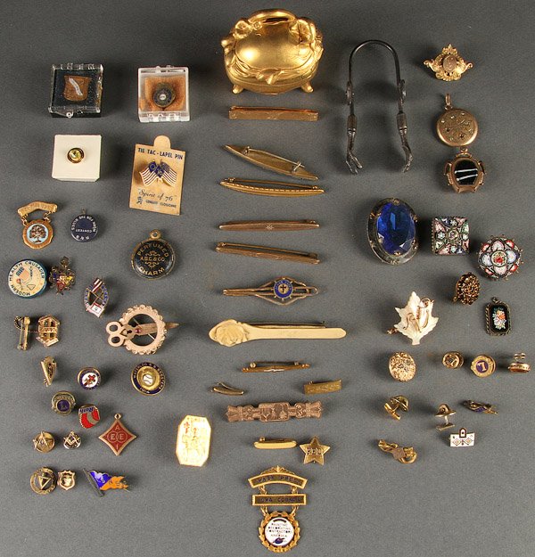 A VICTORIAN JEWELRY GROUP: A VICTORIAN JEWELRY GROUP. Over 25 pieces including a small gilt dresser box, lapel pins, mosaic pins and various lockets together with later period enameled fraternal and organizational pins and gold