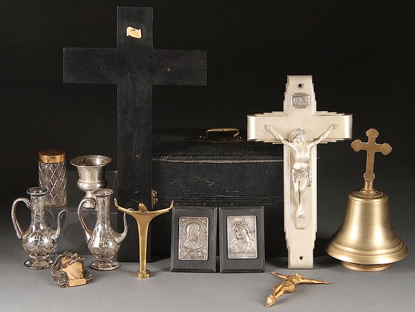 CATHOLIC, RELIGIOUS, DEVOTIONAL, CRUCIFIXES, 30 PCS: CATHOLIC, RELIGIOUS, DEVOTIONAL, CRUCIFIXES, MEDALLIONS AND MORE, CIRCA 1890-1950. Comprising 30 pieces of mostly Catholic devotional items, including plaques, medallions, cruet and wine, holy water f