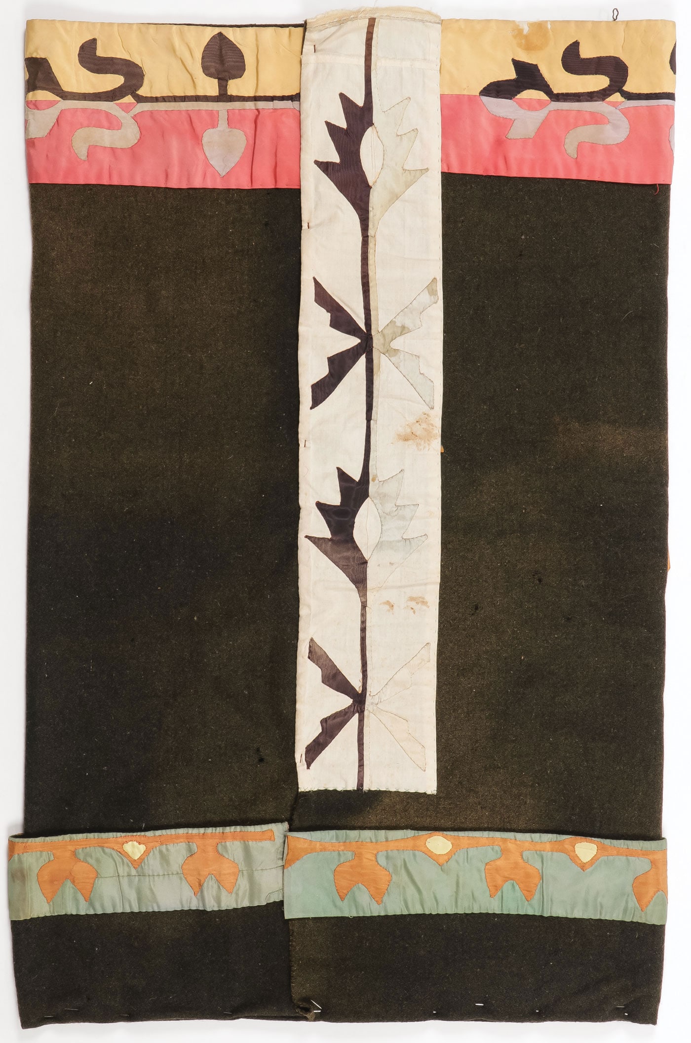 SCARCE WINNEBAGO RIBBONWORK WOOL DRESS, C. 1870: SCARCE WINNEBAGO RIBBONWORK WOOL DRESS, C. 1870. Handsewn silk applique on a trade wool foundation configured as a woman's wrap around blanket skirt. Rare. 32.75 inches x 21.25 inches.SHIPPING NOTICE: