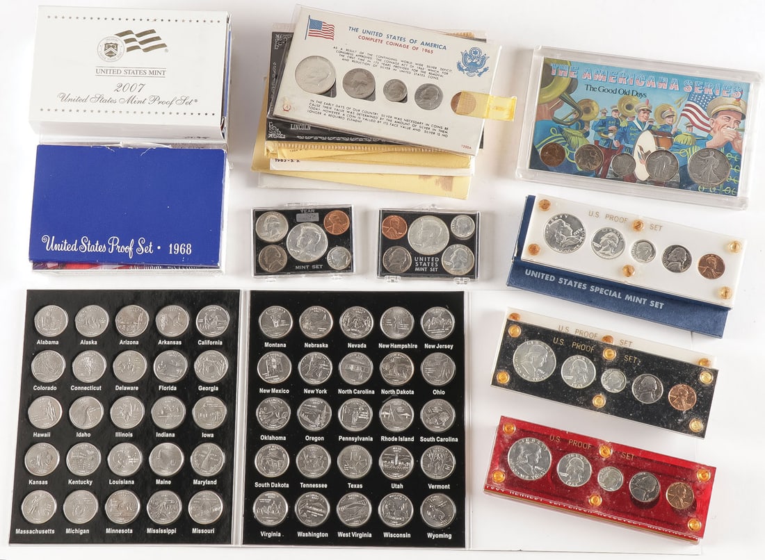 MIXED US MINT SETS: MIXED US MINT SETS. Comprising 20 individual US proof mint sets, including for the years 1959, 1960, 1961, 1962, 1963, 1964 (five examples), 1965 (two sets), 1966, 1967, 1968 (three sets), a 2007 US m