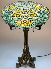 ORNATE VINTAGE LEADED GLASS TABLE LAMP, C. 1910