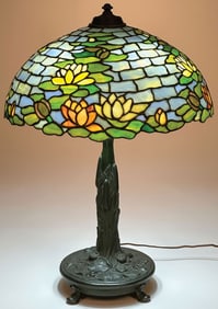 WILKINSON LEADED GLASS WATER LILIES LAMP, C. 1910