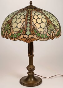 A GOOD R. WILLIAMSON LEADED GLASS TABLE LAMP