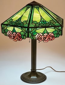 R. WILLIAMSON LEADED GLASS TABLE LAMP, C. 1915