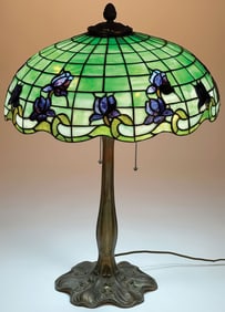 R. WILLIAMSON LEADED GLASS TABLE LAMP, C. 1910