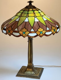 BRADLEY & HUBBARD LEADED GLASS TABLE LAMP