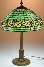 UNIQUE ART GLASS LEADED GLASS TABLE LAMP, C. 1910