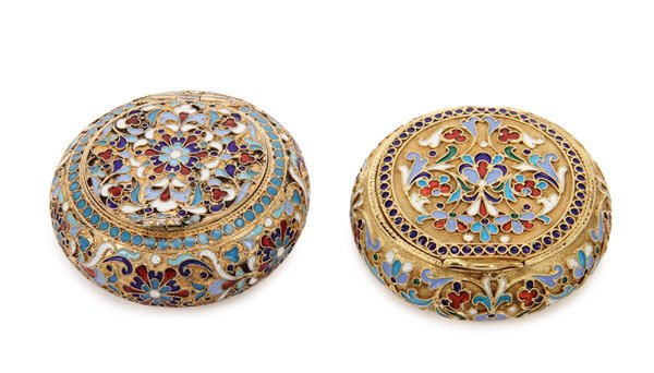2 RUSSIAN SILVER & CLOISONNÉ ENAMEL PILL BOXES: A PAIR OF RUSSIAN SILVER-GILT AND CLOISONNÉ ENAMELED PILL BOXES, ST. PETERSBURG AND MOSCOW, CIRCA 1890. Both enameled overall with floral forms, scrolling foliage, and beading. Both with hinged lids,