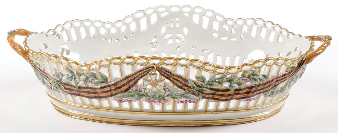 RUSSIAN ORDER SERVICE BASKET, GARDNER, 18TH C (1 of 5)