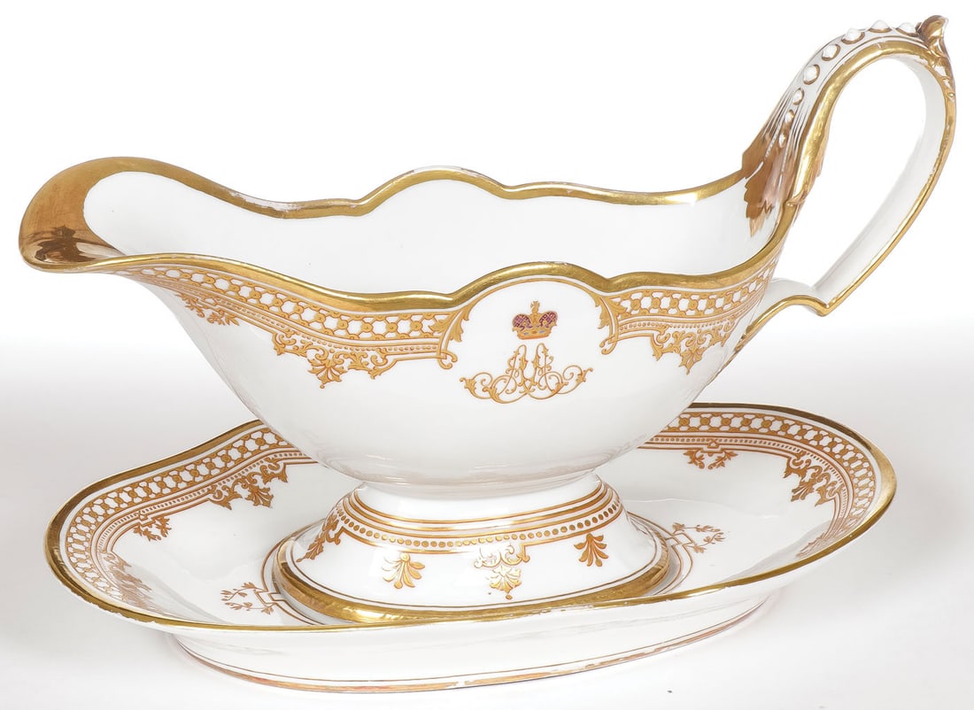 IMPERIAL RUSSIAN PORCELAIN GRAVY BOAT (1 of 6)
