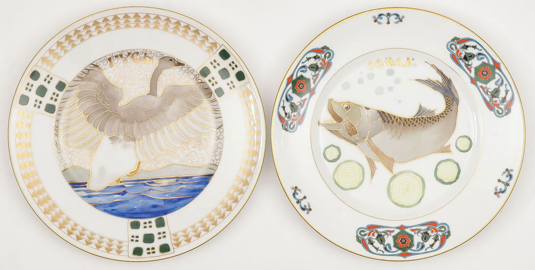 PAIR OF KORNILOV PLATES BY IVAN GALNBEK, C 1905 (1 of 7)