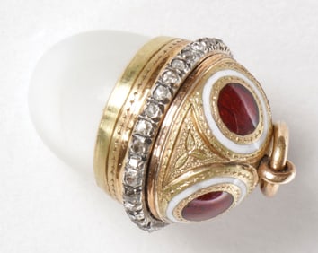 A FABERGE GOLD, DIAMOND & ENAMEL PENDANT EGG
