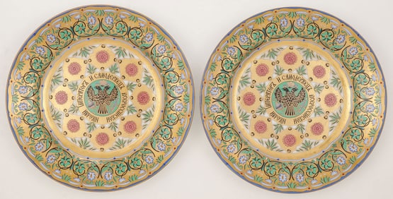 A PAIR OF RUSSIAN STYLE PORCELAIN PLATES
