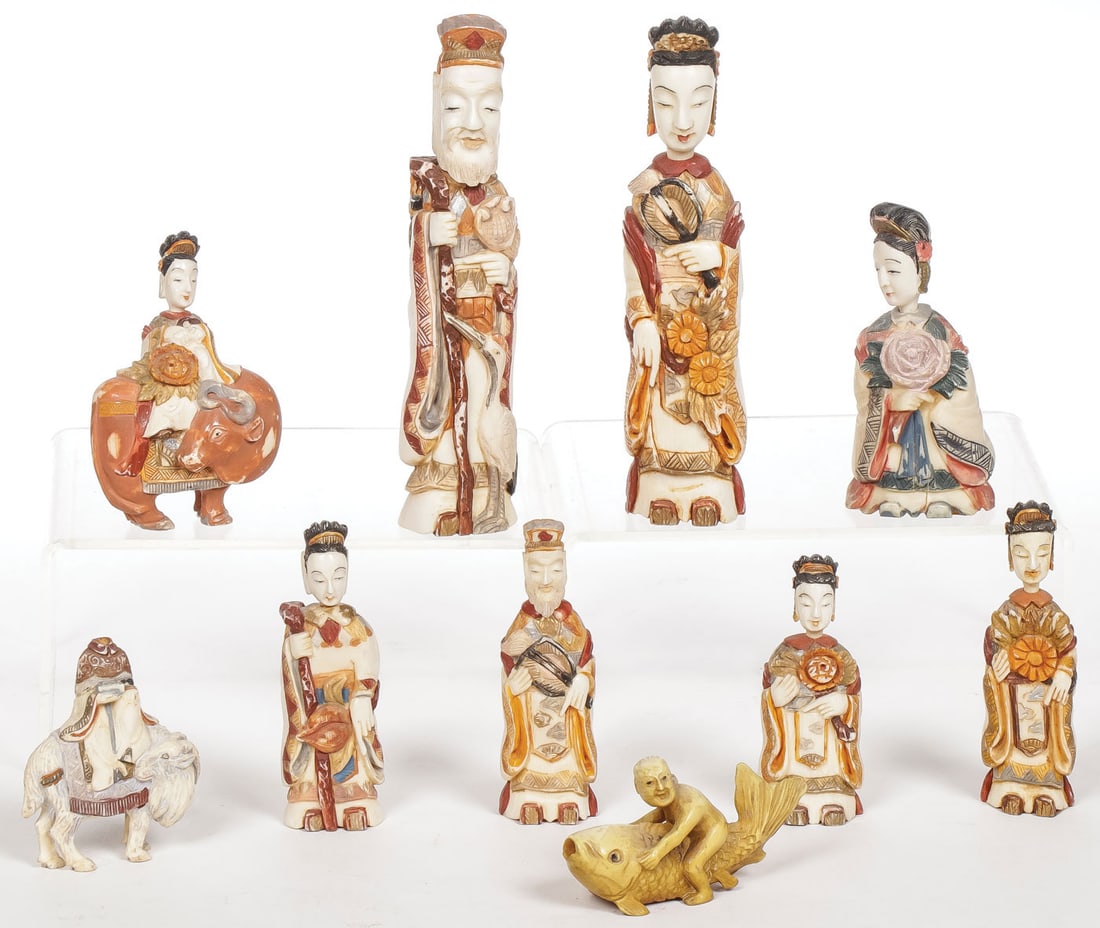 10 CARVED & POLYCHROME  FIGURAL SNUFF BOTTLE (1 of 2)