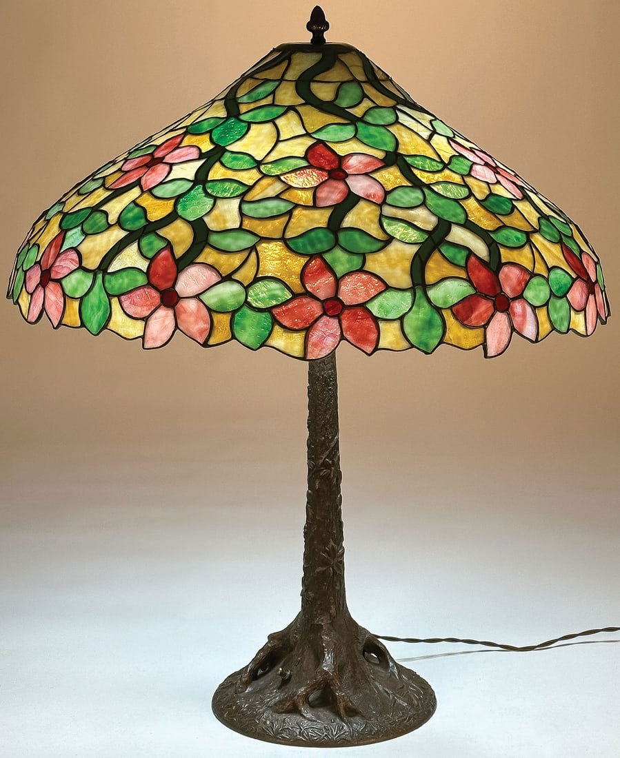 CHICAGO MOSAIC LEADED GLASS TABLE LAMP (1 of 4)