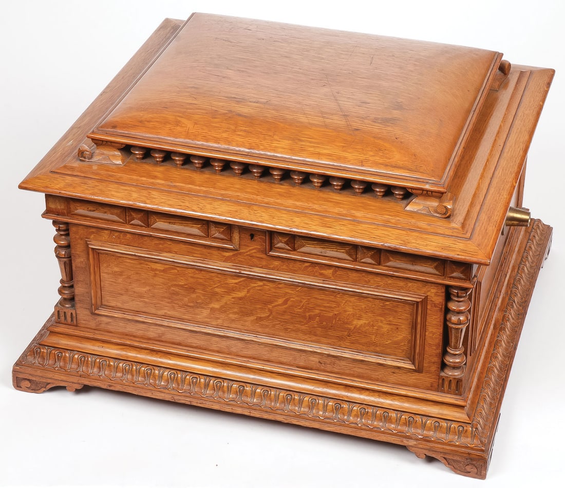 A REGINA DISC MUSIC BOX (1 of 6)