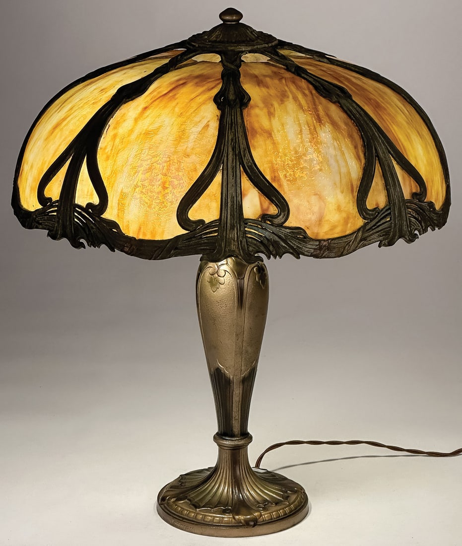 AMERICAN SLAG GLASS TABLE LAMP CIRCA 1910 (1 of 4)