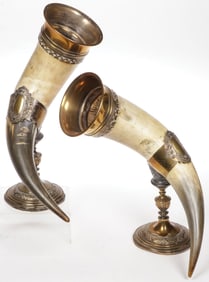 A PAIR OF MOUNTED DRINKING HORNS, 19TH C