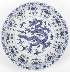 LARGE CHINESE BLUE & WHITE DRAGON CHARGER
