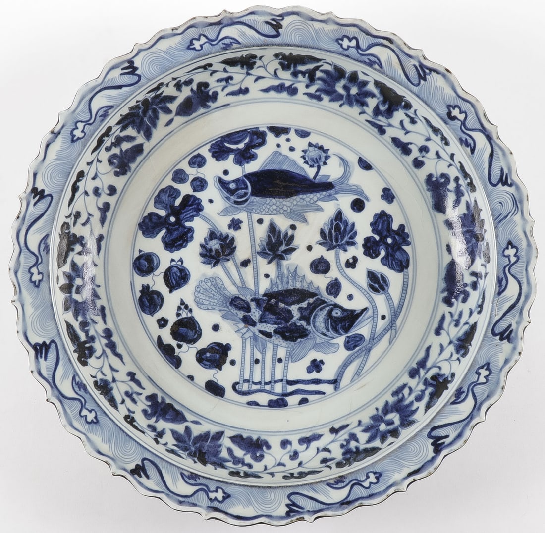 LARGE CHINESE BLUE AND WHITE CHARGER: LARGE CHINESE BLUE AND WHITE CHARGER. Comprising a large and impressive charger, the cavetto decorated with fish and aquatic plants, with scalloped rim and floral decorated banding, possibly Qing. Hei