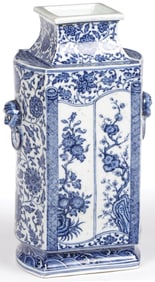 CHINESE BLUE & WHITE PORCELAIN VASE