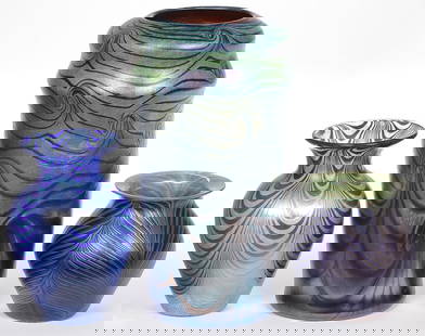 3 FINE ART GLASS VASES: 3 FINE ART GLASS VASES. Comprising three contemporary art glass vases. The largest at center with iridescent peacock decoration, signed "Saul Alcaraz" and dated 1998. Height 11.25 inches (28.5cm). The