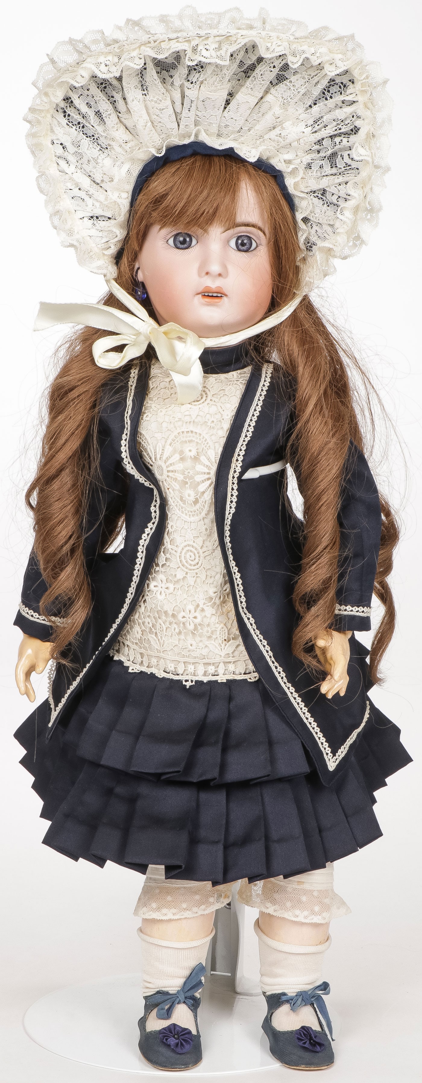 23 INCH 1907 JUMEA BISQUE HEAD DOLL: 23 INCH 1907 JUMEA BISQUE HEAD DOLL. With stationary blue eyes, original wig, open mouth, the bisque head having factory damage (mold split) near left ear, and with hairline by right ear. NO RESERVE.S