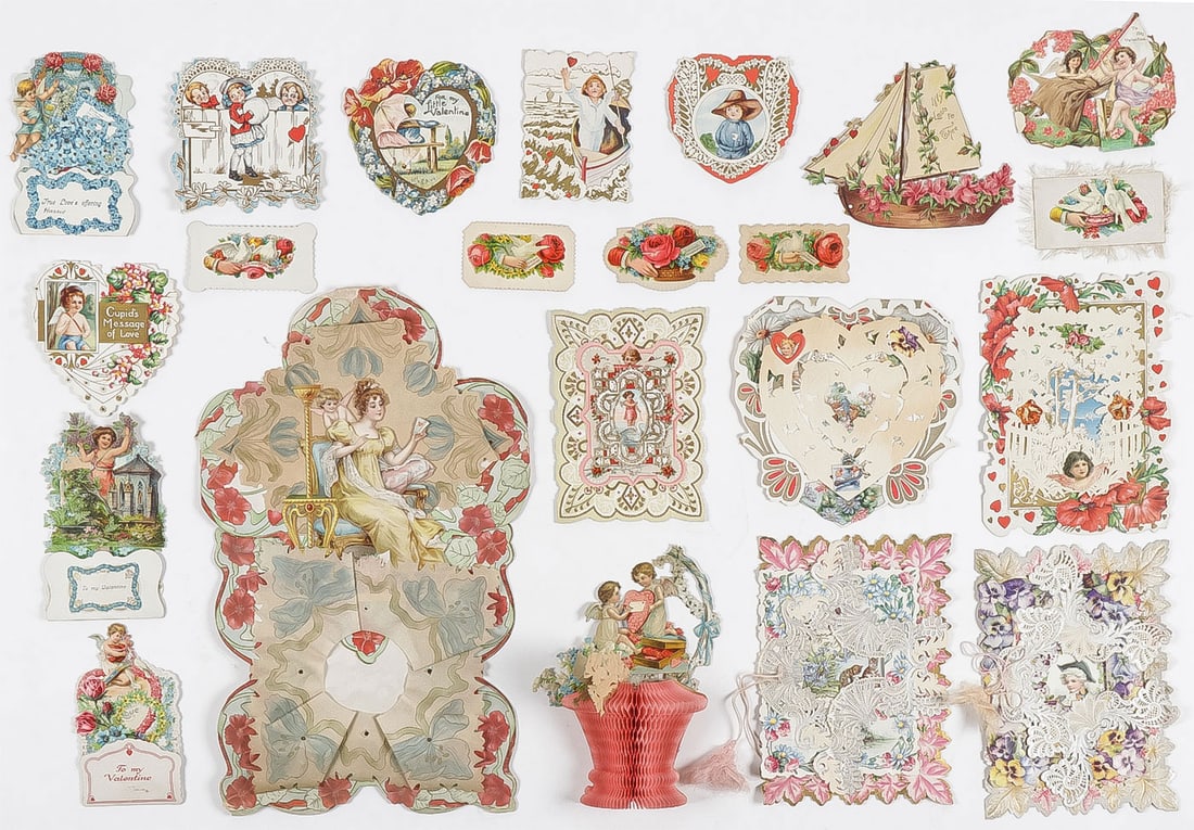 OVER 300 VINTAGE VALENTINES: OVER 300 VINTAGE VALENTINES. Comprising a good assortment of Victorian and later Valentines, including pop-ups and foldouts as shown.NO RESERVE. Provenance: From the estate of noted antique dealer Pa