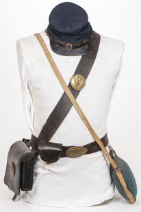 GOOD US CIVIL WAR UNION ACCOUTREMENT GROUP: GOOD US CIVIL WAR UNION ACCOUTREMENT GROUP. Comprising a blue wool Union kepi, and leather cartridge box on sling belt. The belt with round brass eagle plate and the flap of cartridge pouch with brass