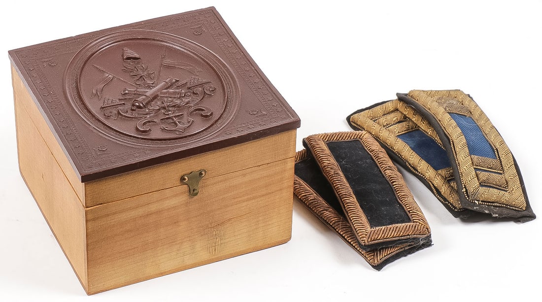 CIVIL WAR OFFICER'S BOARDS & COLLAR BOX: CIVIL WAR OFFICER'S BOARDS & COLLAR BOX. Comprising a pair of matching U.S. Civil War Infantry Captain officers shoulder boards, verso marked GIDEON ROBINSON PATENTED DEC 22, 1862. Together with a mat