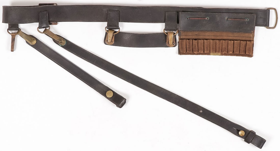 RARE U.S. M1882 MELCALF CAVALRY BELT: RARE U.S. M1882 MELCALF CAVALRY BELT. Comprising a good complete and seldom encountered Mills/Rock Island Arsenal cavalry belt. The leather belt with both ?D' ring and traditional square buckle. Belt 