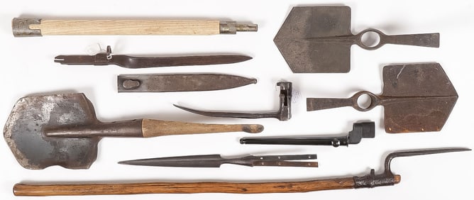 INTERESTING MIXED ENTRENCHING AND EDGED WEAPONS
